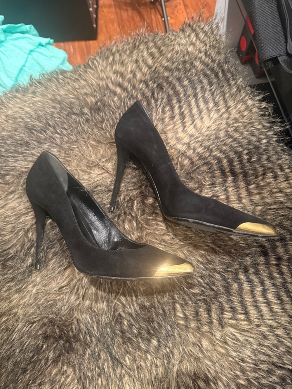 ALEXANDER MCQUEEN Black Pointed Toe Pumps with Gold Cap - Women 38.5 - Picture 3 of 5